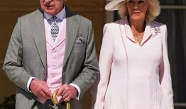 活着的诺查丹玛斯在发现三件事后发出了令人不寒而栗的查理国王肖像警告