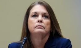 特朗普枪手使用“机械设备”爬上屋顶，可能有可折叠的枪托：FBI