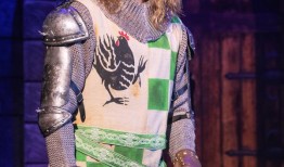 乔纳森·班尼特写了一部音乐剧然后他接到了《火腿骑士》的电话