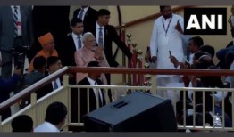 莫迪总理会见了阿布扎比BAPS印度教神庙的工匠