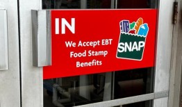 阿拉巴马州向领取食品券的人发出警告：“从人们嘴里拿走食物”
