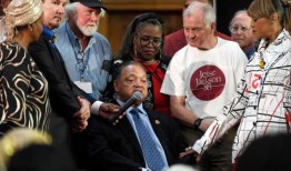 杰西·杰克逊牧师辞去民权组织领袖一职