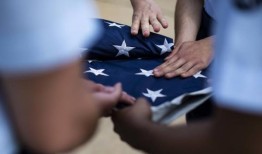 前往加沙码头执行任务的海军船只遭遇火灾，返回美国