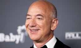 亚马逊创始人杰夫·贝佐斯在迈阿密的“亿万富翁地堡”买了房子汤姆·布雷迪将是他的邻居