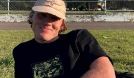 鲨鱼袭击后，外科医生争先恐后地重新接上冲浪者的断腿