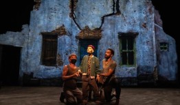 在《迈克尔·K的生活与时代》中，一个木偶变成了一个普通人