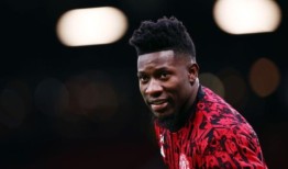 曼联偶像彼得·舒梅切尔防守安德烈·奥纳纳，并透露了他在拜仁慕尼黑失误后对门将说的话