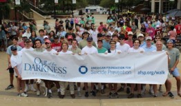 塔斯卡卢萨“走出黑暗”游行旨在提高人们对自杀的认识