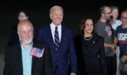 拜登、哈里斯警告说，随着选举的临近，特朗普对民主构成威胁