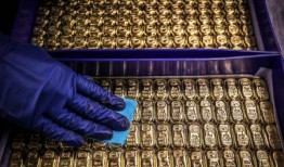 随着股市走弱，金价创下历史新高