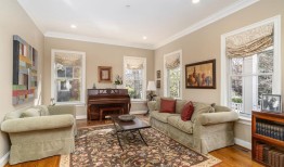 最高法院法官Ketanji Brown Jackson以高于要价的价格出售DC住宅