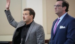 摩根·沃伦因将椅子从酒吧屋顶扔下去被判刑