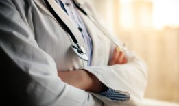 印度尼西亚一名医生因涉嫌欺凌而死亡，这揭示了该国医疗培训的阴暗面