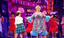 “你不能阻止节奏”：看看发胶之旅的照片