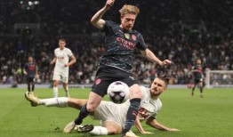 曼城已经拿到了英超冠军奖杯，但安吉·波斯特科格鲁和球迷一起失去了奖杯