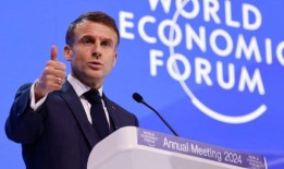 马克龙誓言进行更自由的改革，以动摇法国经济