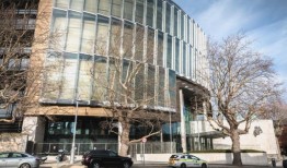 男子(35岁)因强奸熟睡中的两名妇女被判入狱11年以上