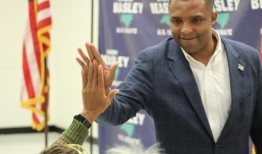 北卡罗来纳州民主党人打破党派界限，与批评卡玛拉·哈里斯的共和党人一起投票