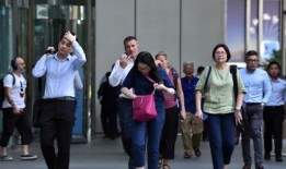 政府希望鼓励新加坡人转向可持续发展、数字化等领域的工作