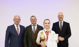 比听诊器更好的酵母：艾丽西亚·路德维希在她的领域是全国第二好的