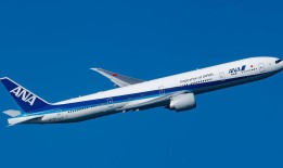 飞行员舱窗户破裂，波音返回地面