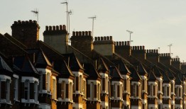 由于巴克莱银行和桑坦德银行下调利率，两年期固定抵押贷款利率低于4%