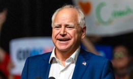 蒂姆·沃尔兹(Tim Walz)的明尼苏达州代表团在民主党全国代表大会上获得了奇怪的位置