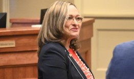 看足球比赛吸电子烟？阿拉巴马州法案寻求在公共场所禁止电子烟