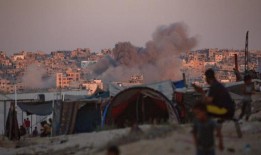 随着加沙谈判的临近，外交官们试图阻止战争蔓延