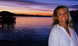 乔治亚州大四学生丽莎·伯克在墨西哥春假期间脑溢血，为把她带回家筹集了12万美元