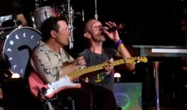 迈克尔·j·福克斯(Michael J. Fox)说，在格拉斯顿伯里音乐节(Glastonbury Festival)上与酷玩乐队(Coldplay)一起演出“非常令人兴奋”