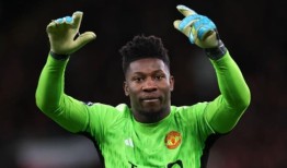 曼联偶像彼得·舒梅切尔防守安德烈·奥纳纳，并透露了他在拜仁慕尼黑失误后对门将说的话