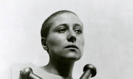 巴兹·鲁尔曼的下一部电影是关于华纳兄弟的圣女贞德