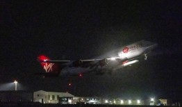 据报道，维珍轨道公司暂停了所有工作，并让员工暂时休假