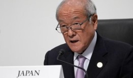 由于日本央行维持超低利率，日元持续下滑令日本忧心忡忡