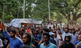 孟加拉国学生在致命抗议后拒绝总理的橄榄枝