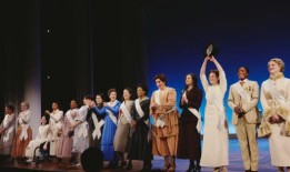 在百老汇的第一次预览得到一个内部看