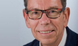 比尔·罗素新音乐剧《有人看见我的心吗？》接收行业数据