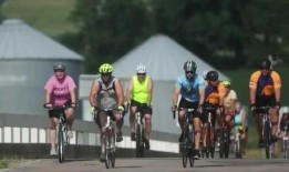 经过一场特别的婚礼，这对夫妇50年后仍然在一起