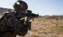 海军陆战队员打击提前离队，新的俯卧姿势