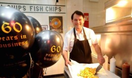 吹牛老爹康姆斯在等待性交易审判期间寻求释放