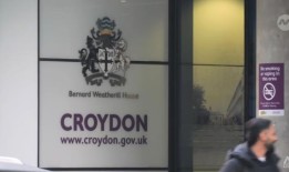 英国五分之一的地方议会可能宣布破产，因为债务不断增加，服务削减