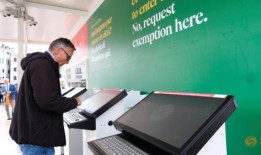 威尼斯居民抗议城市开始收取5美元的游客入场费