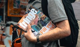 所以你想把一个节目带到爱丁堡艺穗节