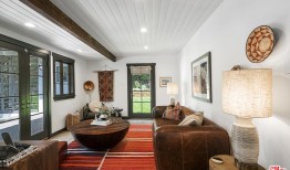 演员尼克·扎诺在卡拉巴萨斯的湖边别墅以310万美元的价格成交