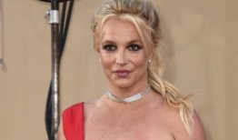 布兰妮·斯皮尔斯在被警察拦下后绝望地向警察请求