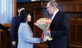 朝鲜和俄罗斯外长在莫斯科会谈中为两国关系欢呼