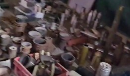 视频显示哈马斯武器实验室，白板上有火箭草图在加沙清真寺下：以色列